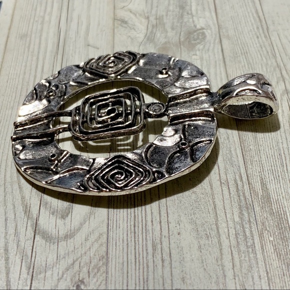 Round Boho Chic Pendant Antique Silver Rhombus - Picture 6 of 7